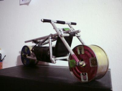 Mini moto de madera.